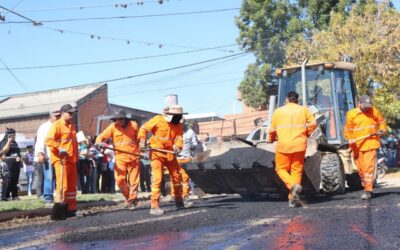 Soria supervisó obras de pavimentación en Villa 9 de Julio