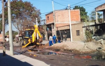 La SAT resuelve desbordes de líquidos cloacales en calle Garmendia al 100