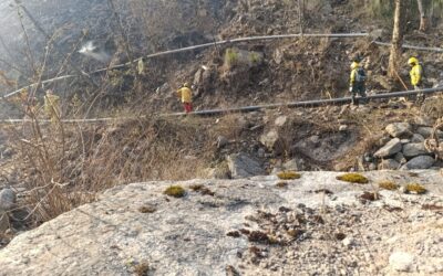 Los bomberos sofocaron el incendió que afectó a la planta de la SAT en La Quebradita