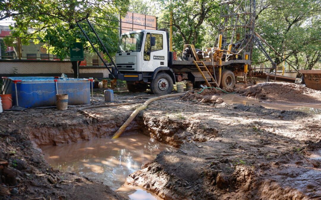 Comenzó la perforación del pozo en la UTN que abastecerá de agua potable a zona norte