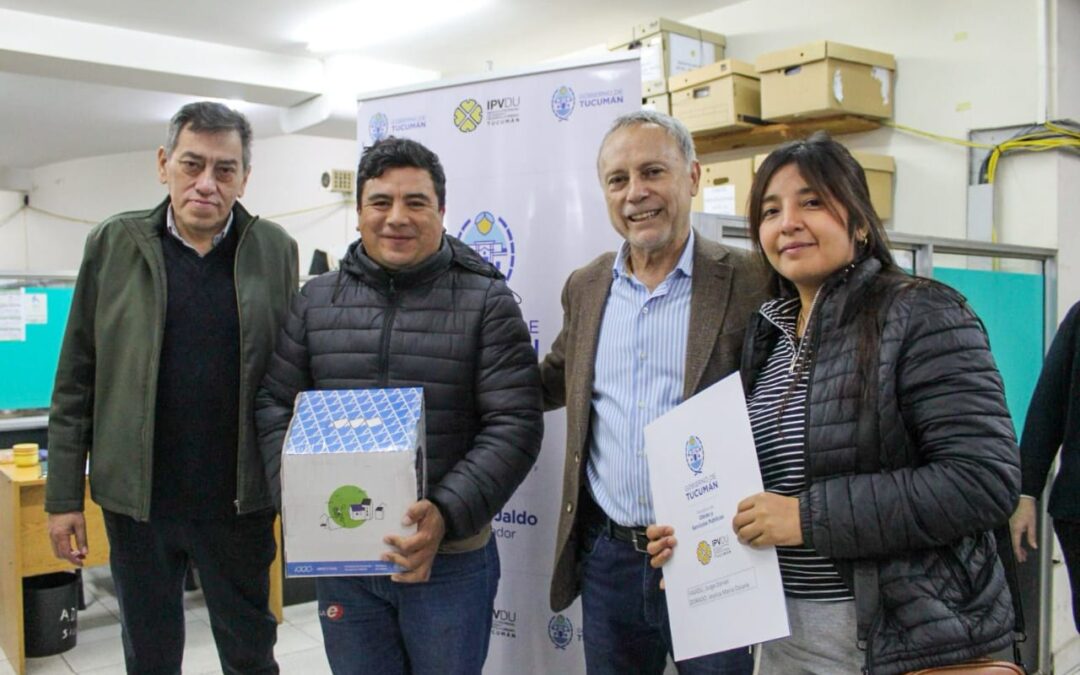 Reconstrucción de viviendas: Realizaron una nueva entrega de viviendas remodeladas en Manantial Sur