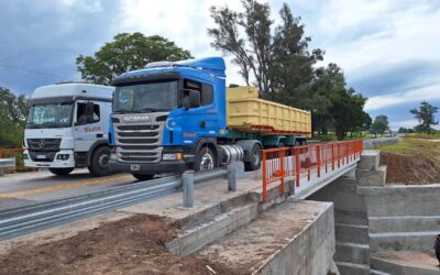 Se realizó con éxito la prueba de carga del puente sobre el arroyo Taruca Pampa