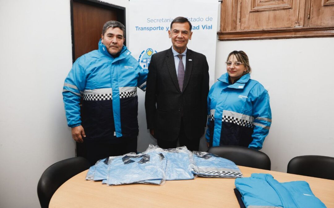 Entregan indumentaria y equipamiento de Seguridad Vial a Municipios