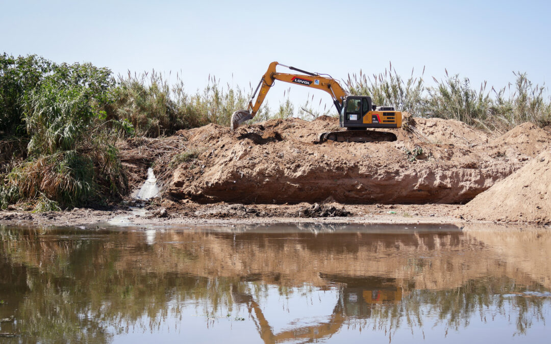 Avanzan los trabajos de limpieza y movimiento de suelo en el Canal Sur