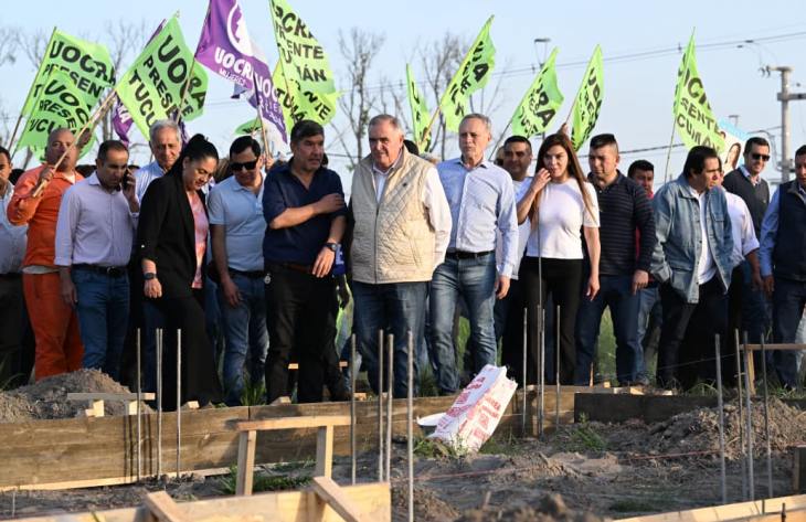 Jaldo y Acevedo visitaron obras del barrio 178 Viviendas en Simoca