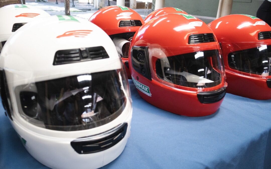 Obras Públicas impulsa la educación vial en escuelas con la entrega de 88 cascos