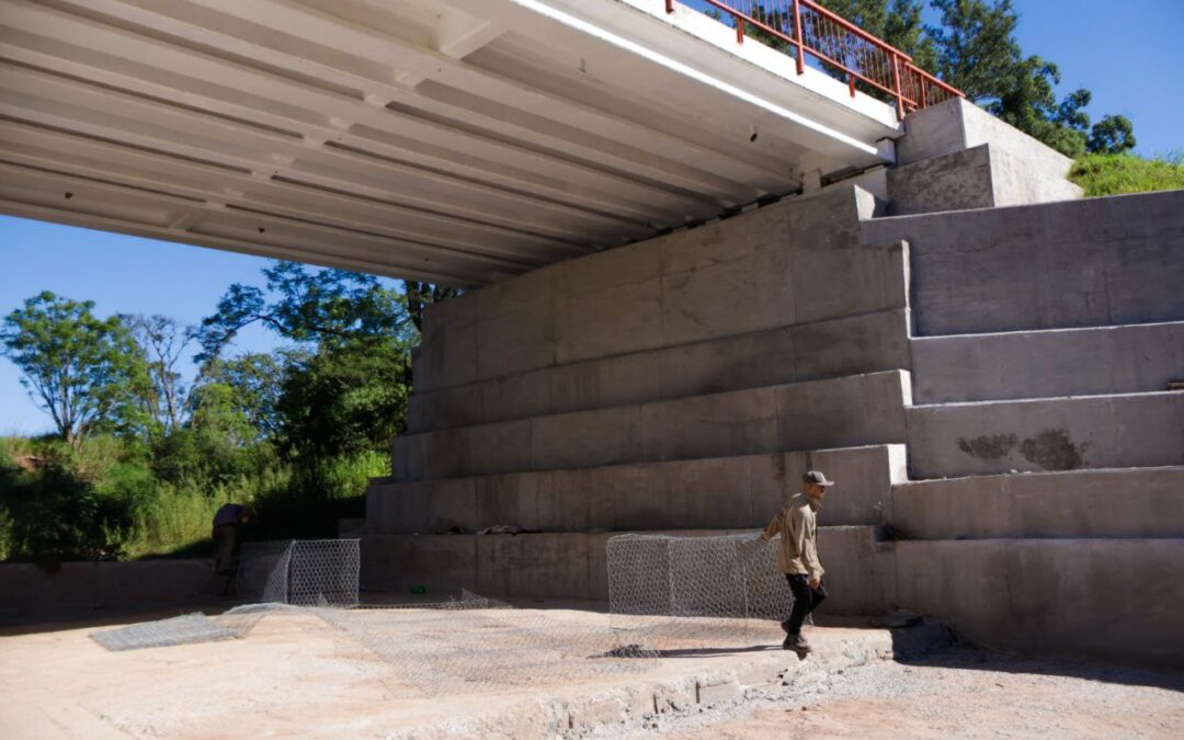 Avanzan los trabajos de defensa en el puente sobre el Arroyo Taruca Pampa
