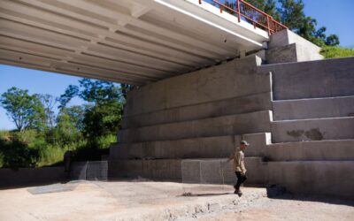 Avanzan los trabajos de defensa en el puente sobre el Arroyo Taruca Pampa